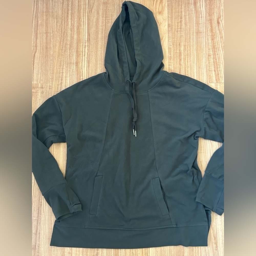 Super soft olive green fleece hoodie
EUC